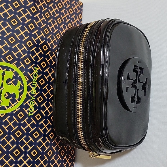 Tory Burch Black patent leather cosmetic pouch with zip - Picture 3 of 11